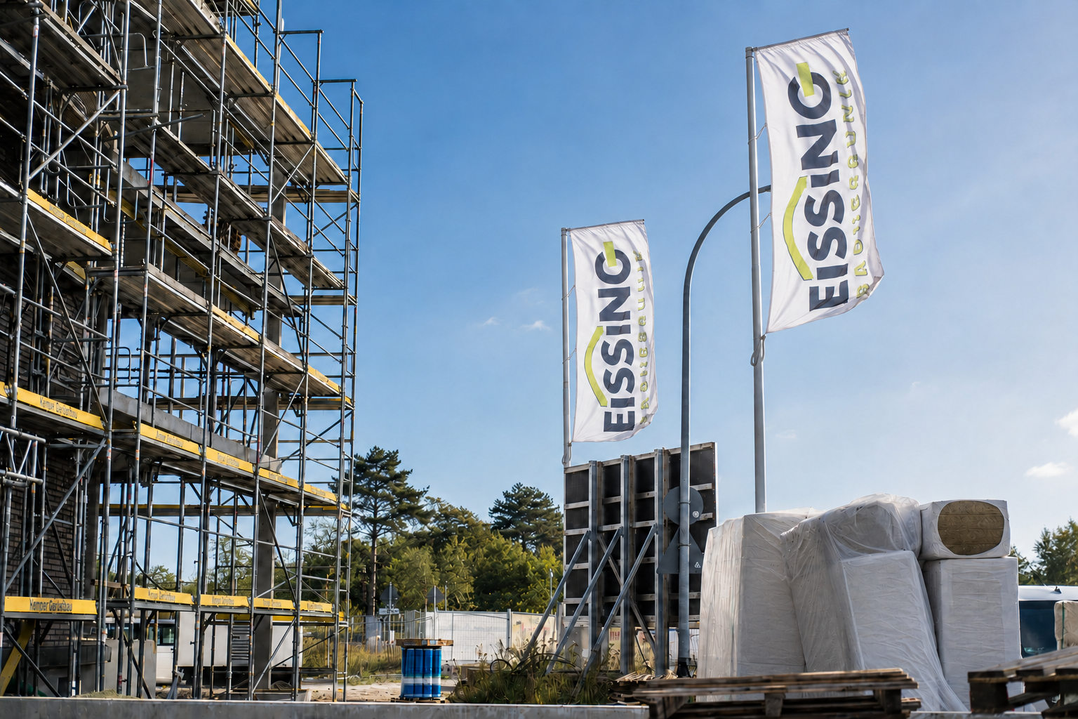 Baustelle von Eissing Dachtechnik mit Firmenflagge